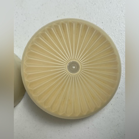 Vintage Cream and Yellow Pitcher Set - Picture 14 of 14